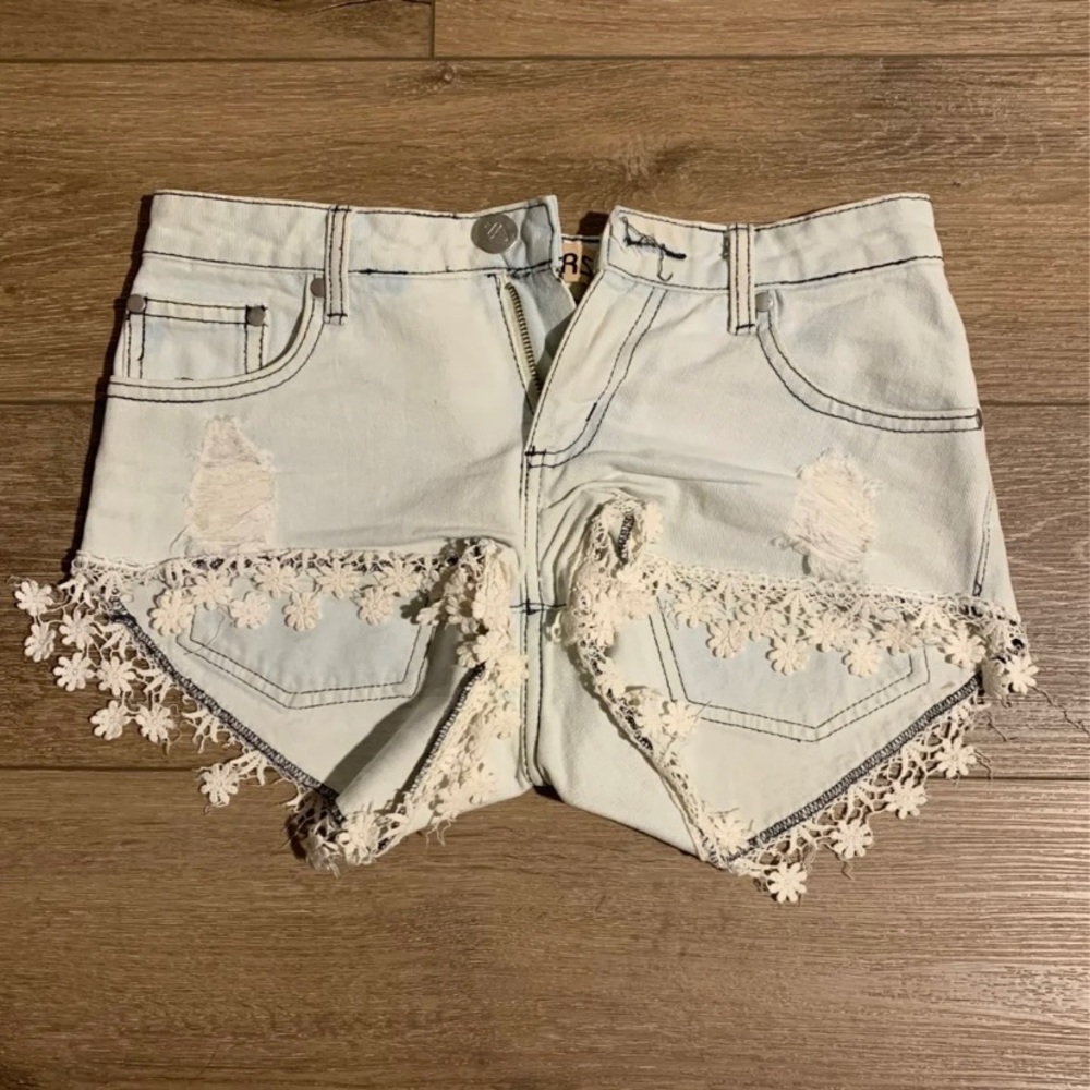 Jean shorts with white daisy lace trim